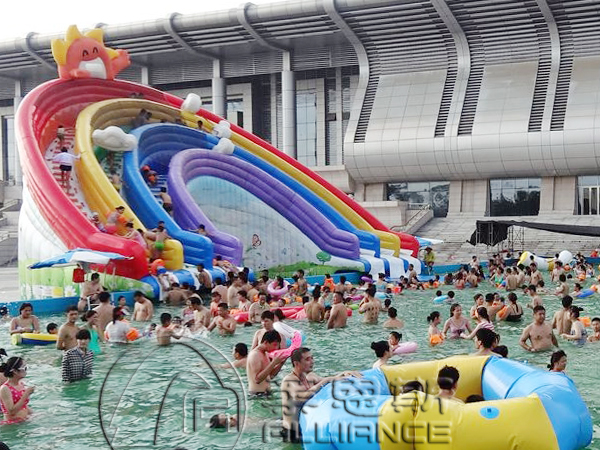 移動水上樂園