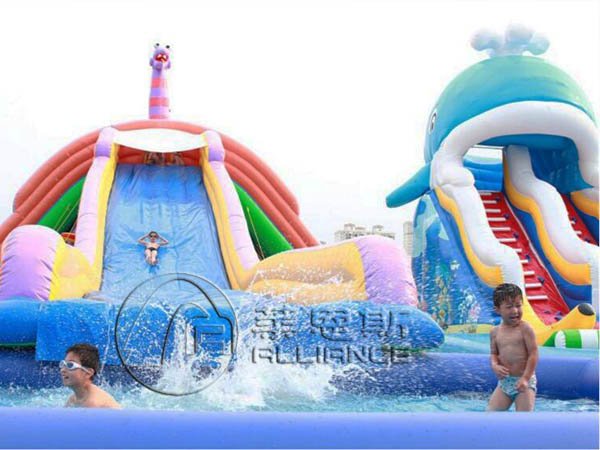 充氣式水上樂(lè)園