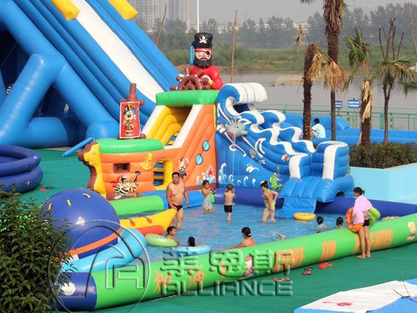 移動水上樂園